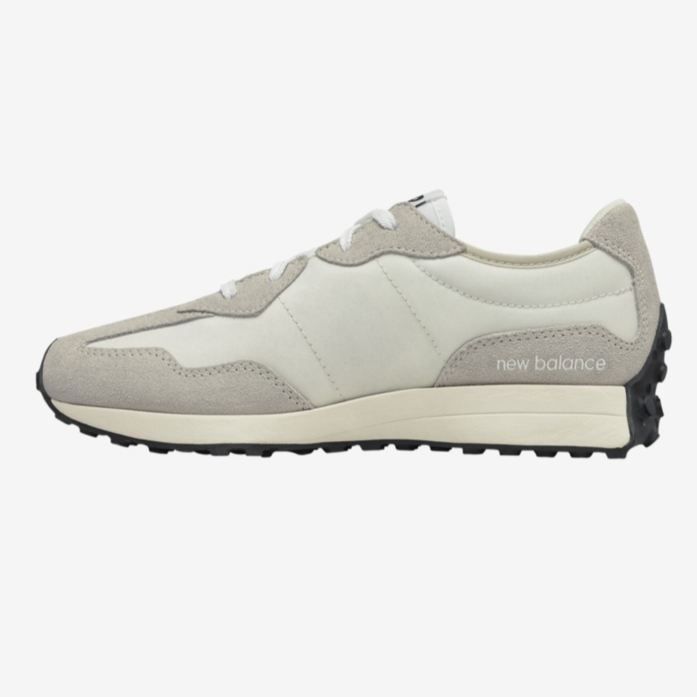 NWT New Balance 327 in White/Black (RARE) | Trendy Running/Walking Shoes 👟 - Picture 5 of 11